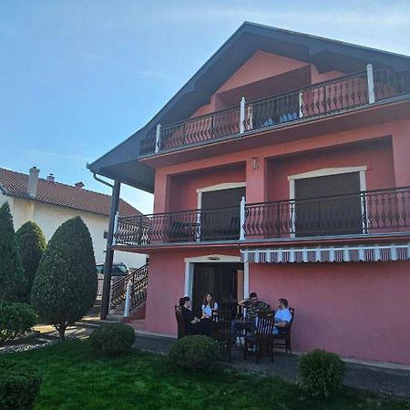 Guest House Lona Golubac Exterior foto