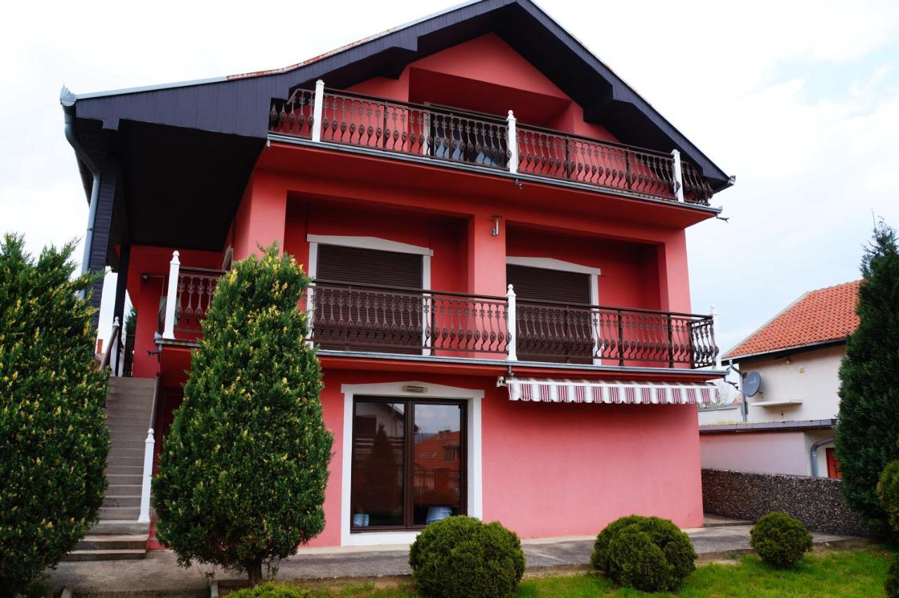 Guest House Lona Golubac Exterior foto